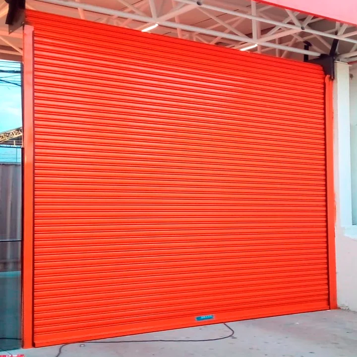 Manutenção corretiva na porta de enrolar