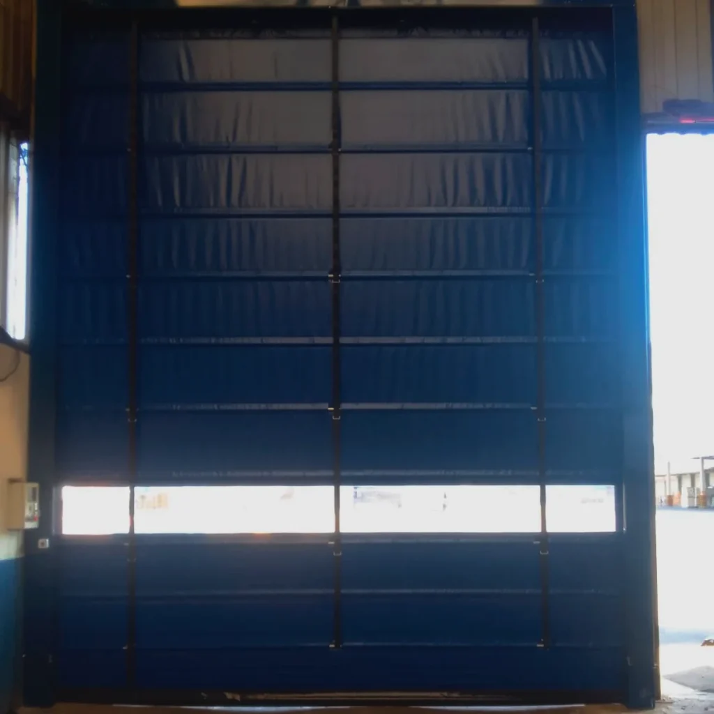 porta rápida em galpão