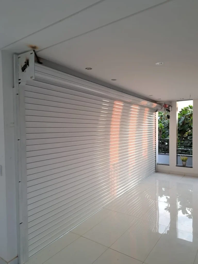 Porta de enrolar automática e seus benefícios