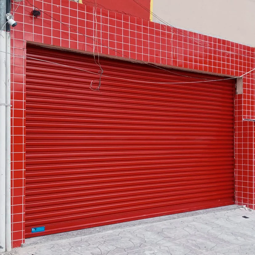 portas automáticas protegem empresas