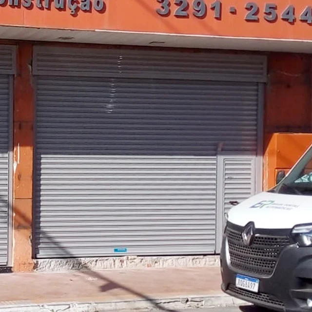 porta de enrolar comercial acabamento
